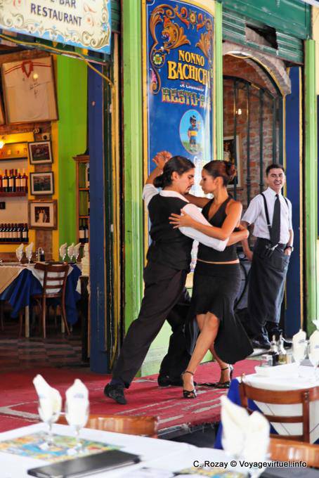 La Boca, le tango devant le restaurant Nonno Bachicha, Magallanes, Buenos Aires - Argentine