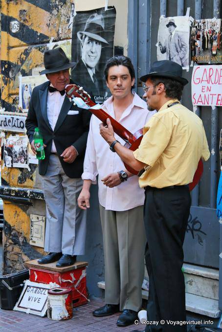 Montserrat, Avenida Defensa, joueurs de tango, Buenos Aires - Argentine