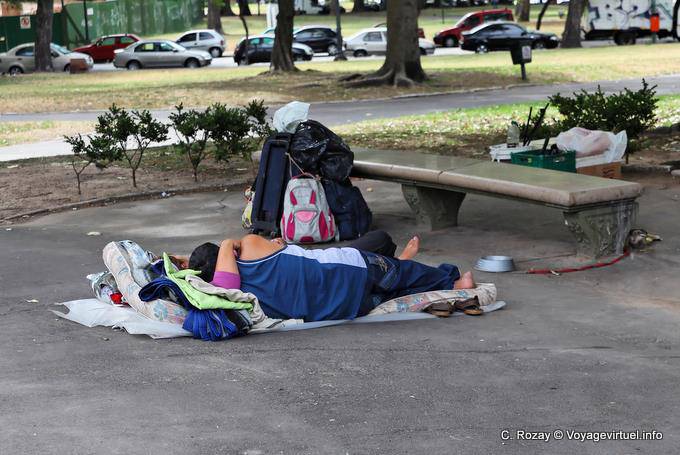 Plaza Francia, lit dans la rue, Buenos Aires - Argentine