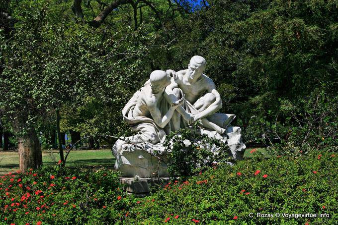 Statue sur la Plaza San Martin, Buenos Aires - Argentine