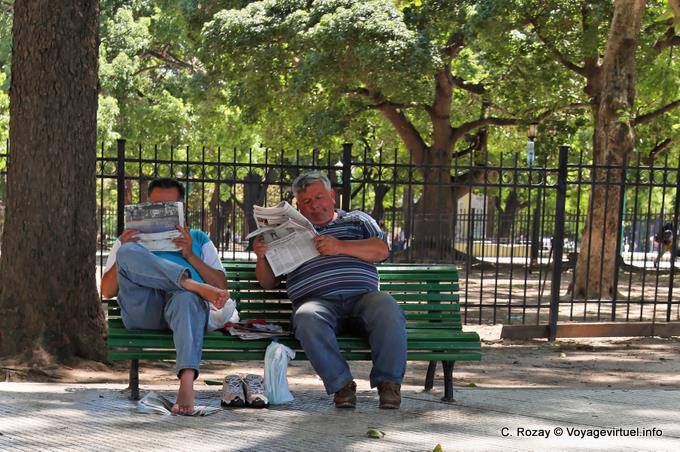 Plaza San Martin, sur le banc, Buenos Aires - Argentine