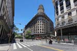Edifice à l'angle de Florida, Avenida Roque Saenz Pena, Buenos Aires, Argentine.
