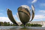 Fleur sculpture d’acier inoxydable, Plaza de las Naciones Unidas Floralis Generalis, Buenos Aires, Argentine.