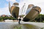 Oeuvre du sculpteur Argentin Eduardo Catalano, Plaza de las Naciones Unidas Floralis Generalis, Buenos Aires, Argentine.