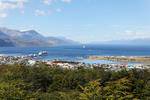 Vue sur le port d'Ushuaia depuis la route du glacier Martial, Argentine.