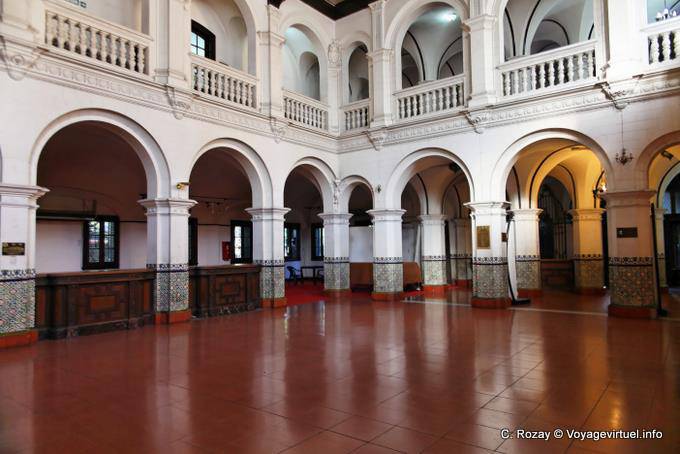 Grande salle en patio intérieur, Mendoza Banco Hypothecario Nacional - Argentine