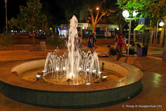 Fontaine, Mendoza Peatonal Sarmiento - Argentine