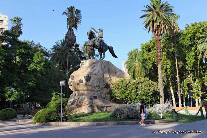 Statue équestre du Libertador, Monumento al General Don José de San Martín, Mendoza Plaza San Martin - Argentine