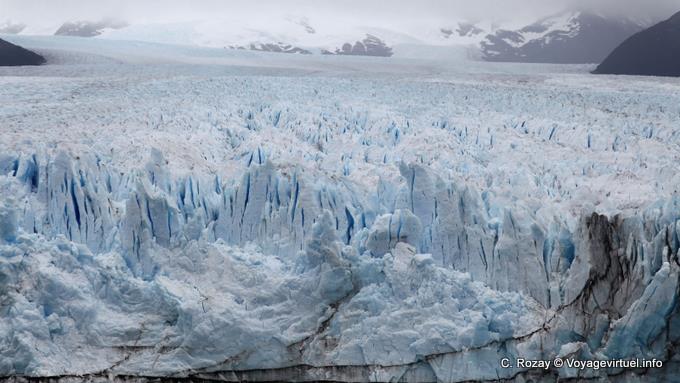 Mer de glace atteignant 700 mètres d'épaisseur, glacier Perito Moreno, El Calafate - Argentine