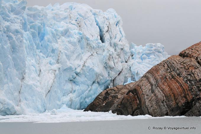 Point de rupture contre le roc de la péninsule de Magellan, glacier Perito Moreno, El Calafate - Argentine