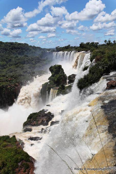 Le Salto San Martin vu depuis la plateforme Bernabé Mendez, Chutes d'Iguazú - Argentine