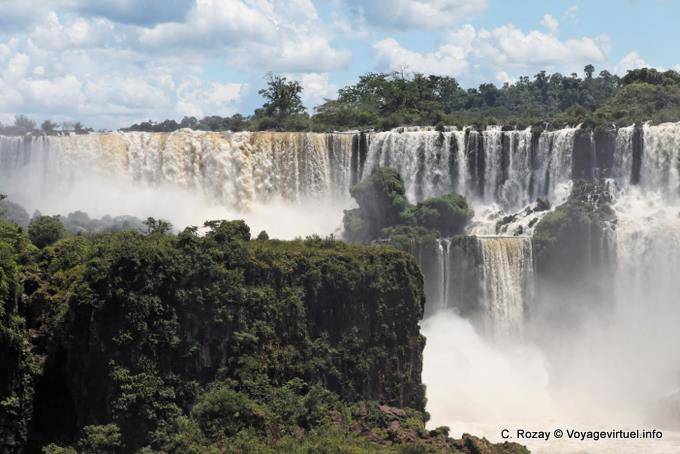 Autre vue sur le Salto San Martin, Puerto Iguazu Cataratas - Argentine