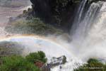 Irisation dans le salto Lanusse, Chutes d'Iguazú, Argentine.
