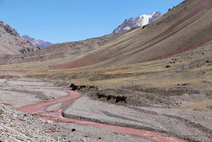 Dans le lit du rio, Ruta 7, Las Cuevas - Argentine