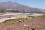 Le rio Mendoza se jetant dans l'embalse, Ruta 7, Lago Potrerillos, Argentine.