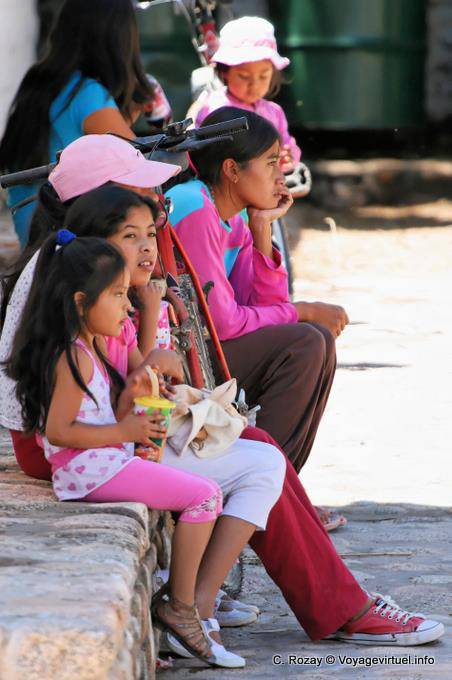 Gamines en attente, Molinos, Ruta 40 - Argentine