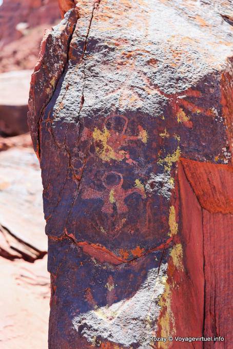 Hommes, dessins en pétroglyphe, Talampaya - Argentine