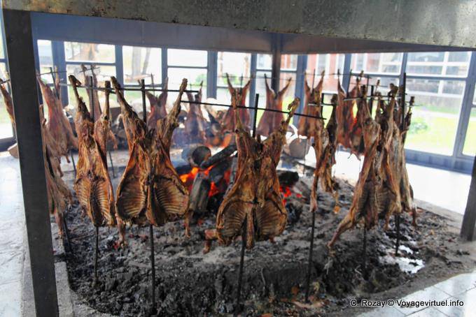 Four pour la cuisson traditionnelle des moutons, Ushuaia - Argentine