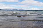Vagues sur la plage, Ushuaia Lago Yehuin, Argentine.