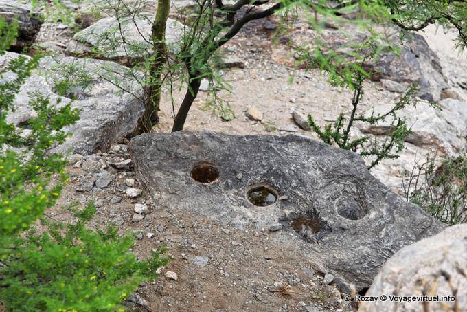 Mortiers destinés à écraser les grains au pilon, cité sacrée des Quilmes - Argentine
