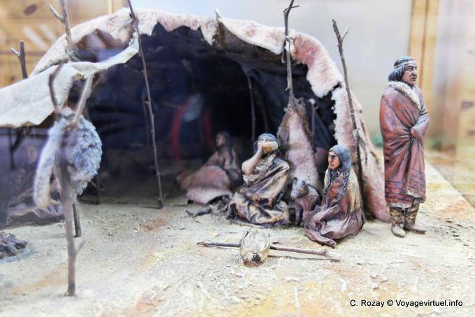 Reproduction de l'habitat sous tente des indiens tehuelches, Parque Nacional Tierra del Fuego, Ushuaia - Argentine