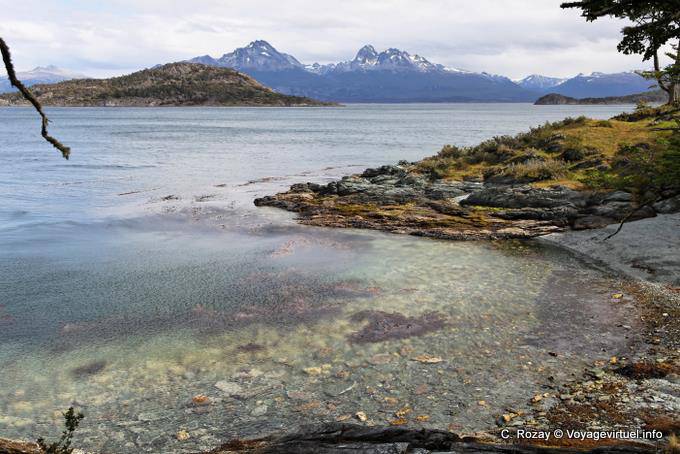 Bahia Ensenada avec l'Isla Rotonda et la Chaine Darwin en arrière plan, Parque Nacional Tierra del Fuego, Ushuaia - Argentine