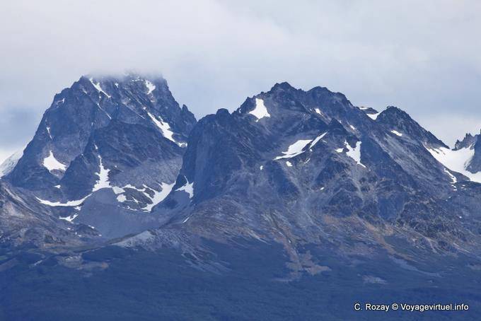 Vue des Montes Sampaio, île Hoste au Chili, Parque Nacional Tierra del Fuego, Ushuaia - Argentine