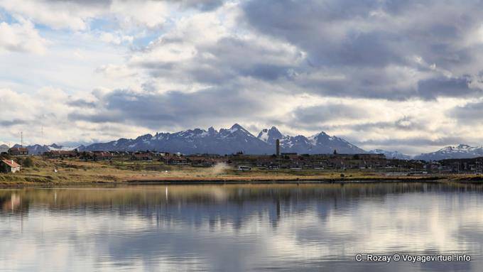 Reflets dans la bahia Encerrada, Ushuaia - Argentine