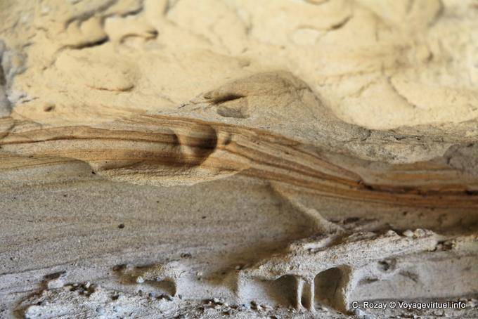 Zébrures naturelles dans la roche, site archéologique Tehuelche, Walichu - Argentine