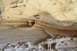 Zébrures naturelles dans la roche, site archéologique Tehuelche, Walichu, Argentine.