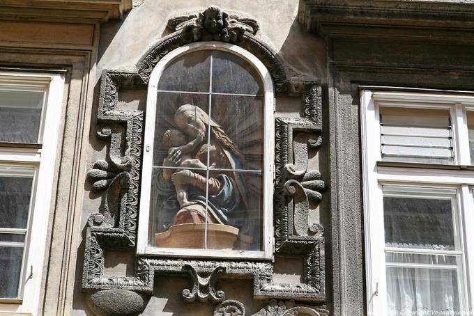 Backerstrasse, Vierge encastrée - Vienne - Autriche