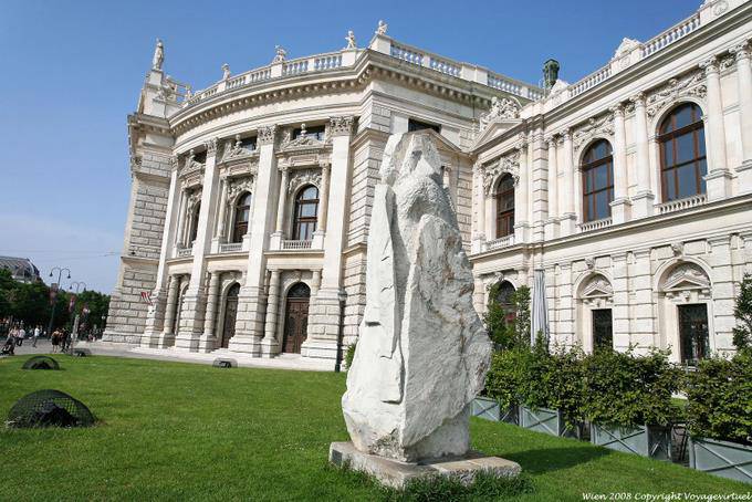 Burgtheater, sculpture - Vienne - Autriche