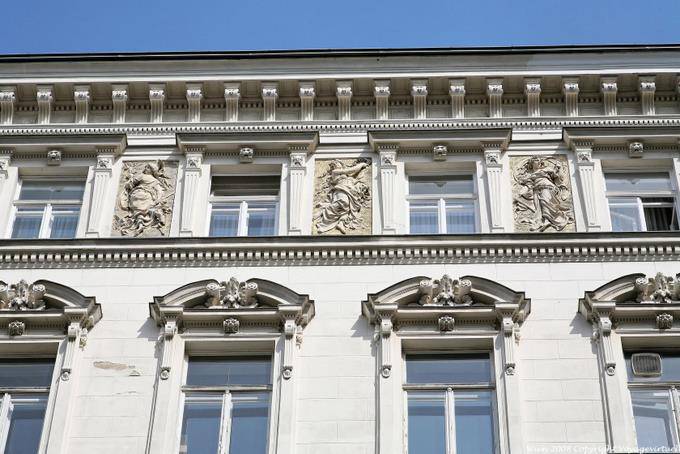 Ebendorferstrasse, les Trois Grâces, haut de façade - Vienne - Autriche