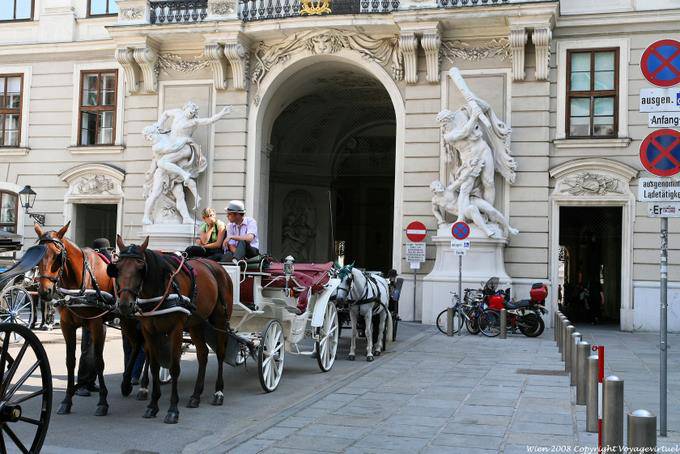 Hofburg, Causerie dans la calèche - Vienne - Autriche