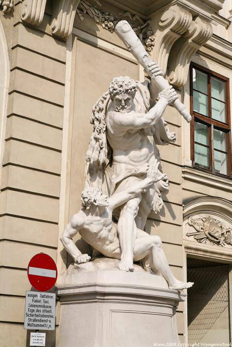 Hofburg, Spanische Reitschule, autre statue of Hercule - Vienne - Autriche
