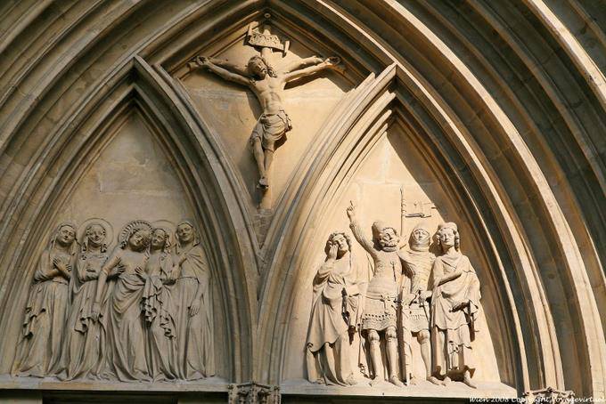 Minoritenkirche, gros plan sur Tympan - Vienne - Autriche