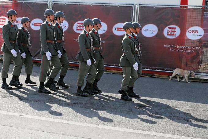 Neueburg, relève de la Garde Helden Platz - Vienne - Autriche