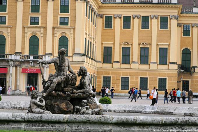 Schönbrunn, Cour Interieure fontaine - Vienne - Autriche