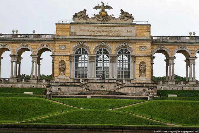 Gloriette de Schönbrunn, partie centrale en arc de triomphe - Vienne - Autriche