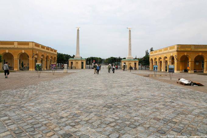 Schönbrunn, Haupttor depuis la cour intérieure - Vienne - Autriche
