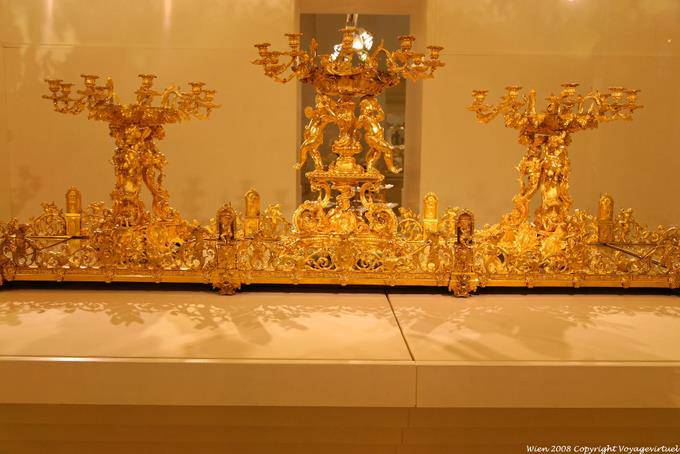 Sissi Museum, chandeliers dorés - Vienne - Autriche