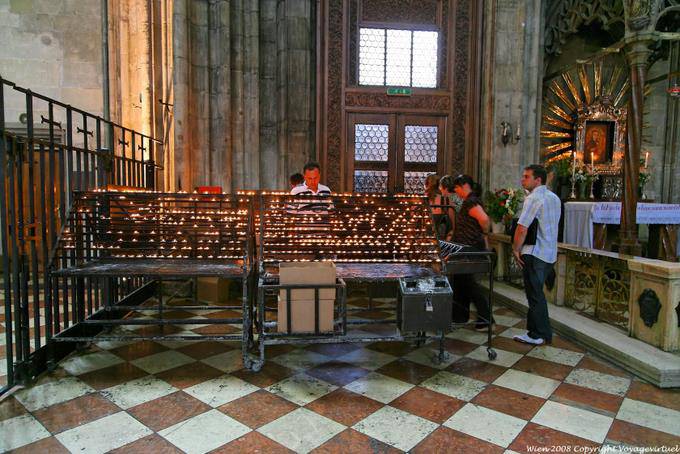 Stephansdom, dévotion aux bougies, Opferkerzen - Vienne - Autriche