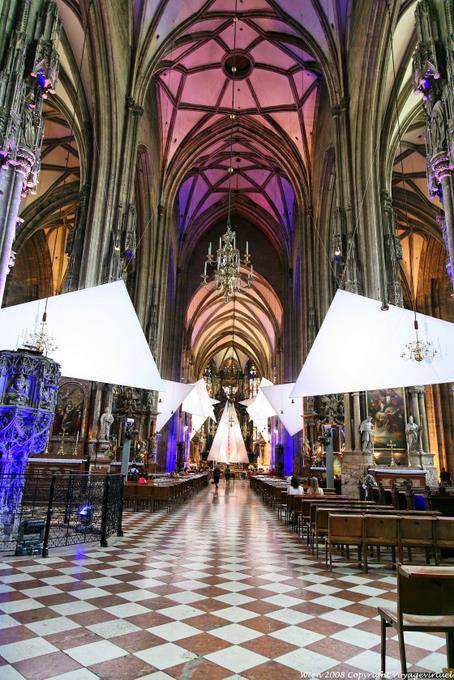 Stephansdom, Innenansicht des Gotischen Doms - Vienne - Autriche