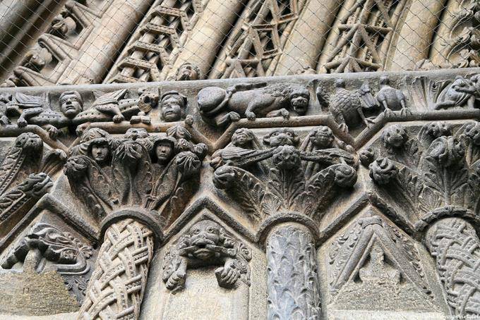 Stephansdom, Riesenntor, détail des frises - Vienne - Autriche