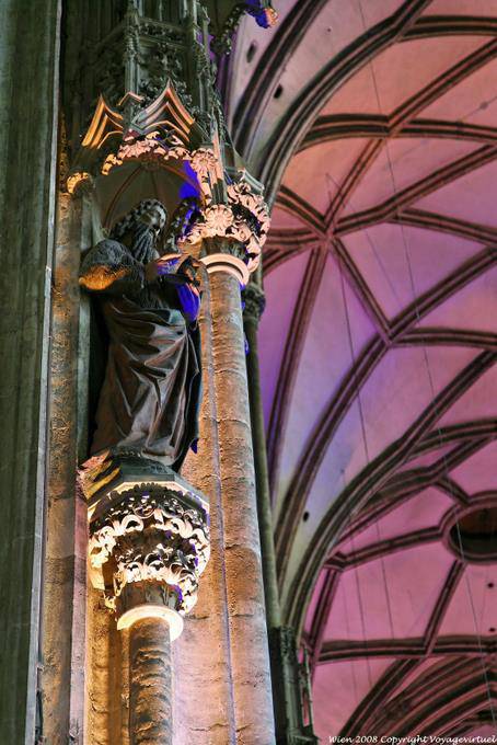 Stephansdom, Saint dans colonne - Vienne - Autriche