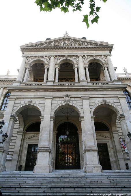 Universitas, escaliers et entrée de la Faculté - Vienne - Autriche
