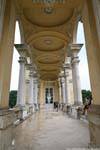 Sous les arcades d'une aile, Gloriette de Schönbrunn, Vienne - Autriche.