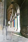 Wiener Rathaus, sous d'autres arcades colorées, Vienne - Autriche.