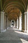 Wiener Rathaus, sous les arcades côté rue, Vienne - Autriche.