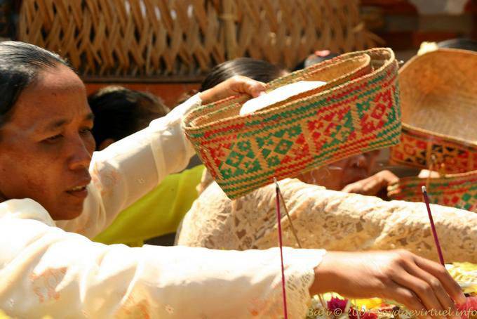 Bangli, encens de fête - Bali